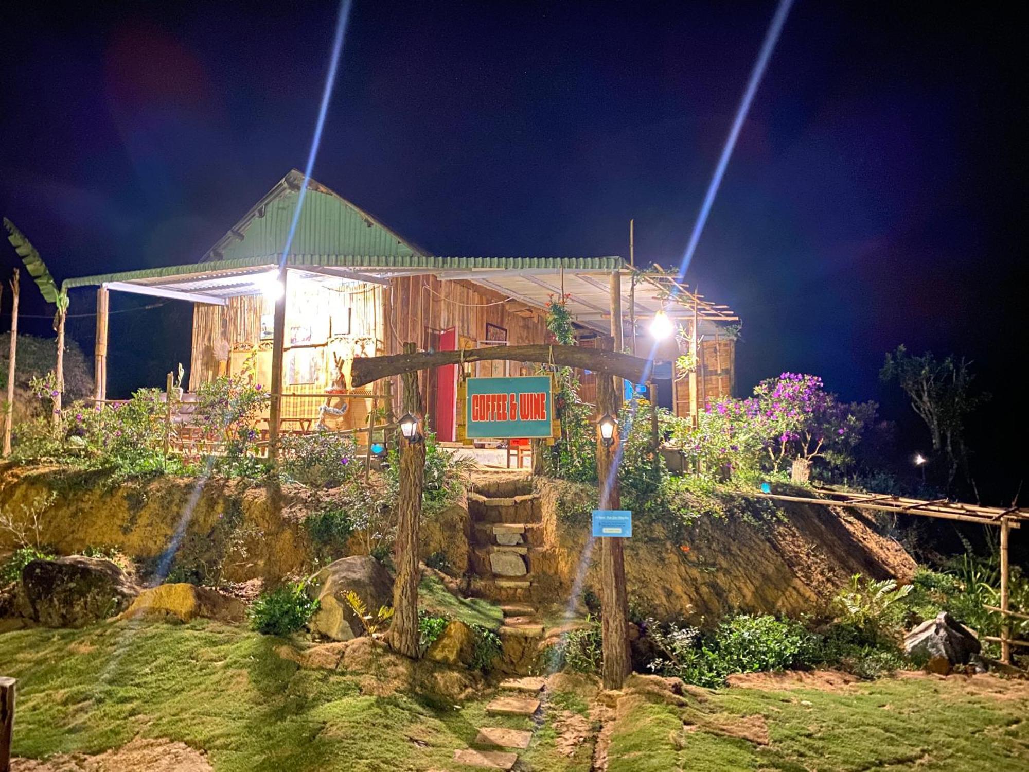 Coi Nguon Farm Glam Mang Den Campsite
